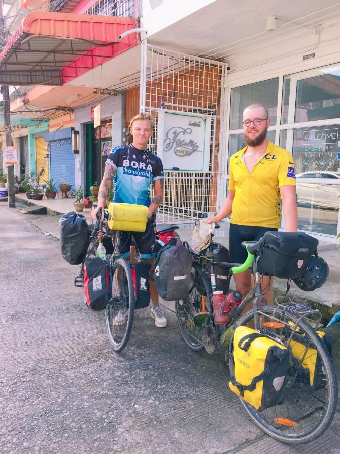 Young Money Hostel Surat Thani Exterior photo